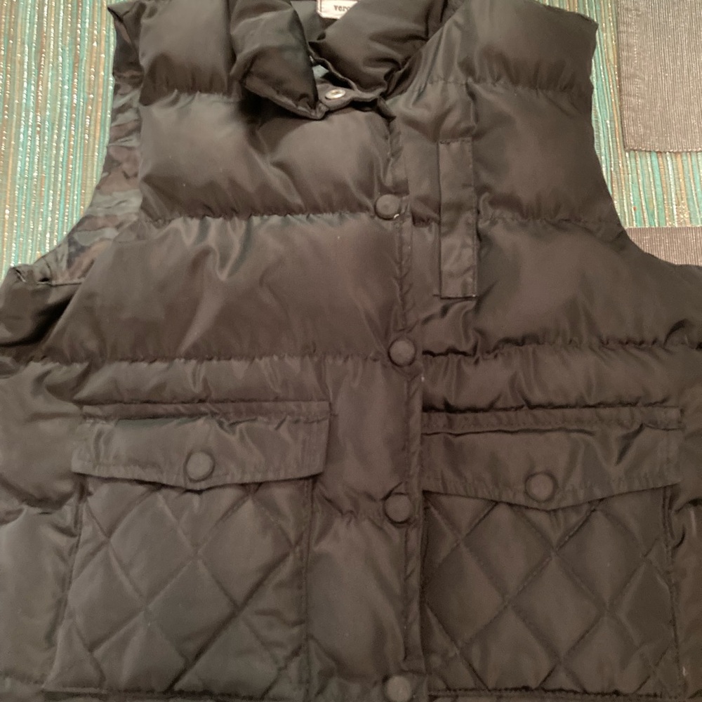 Black puffer vest! Great condition - Picture 2 of 7